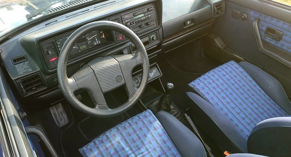 Location Volkswagen Vw Golf 1 Cabriolet A Pessac