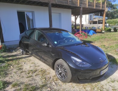 Tesla Model 3 à Lacanau (Gironde)