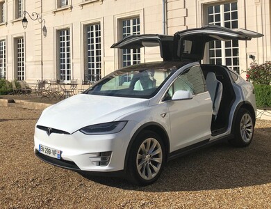 Tesla Model X 100d à Méré (Yvelines)